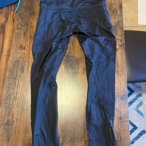 Fleece lululemon leggings w/ pockets 28”